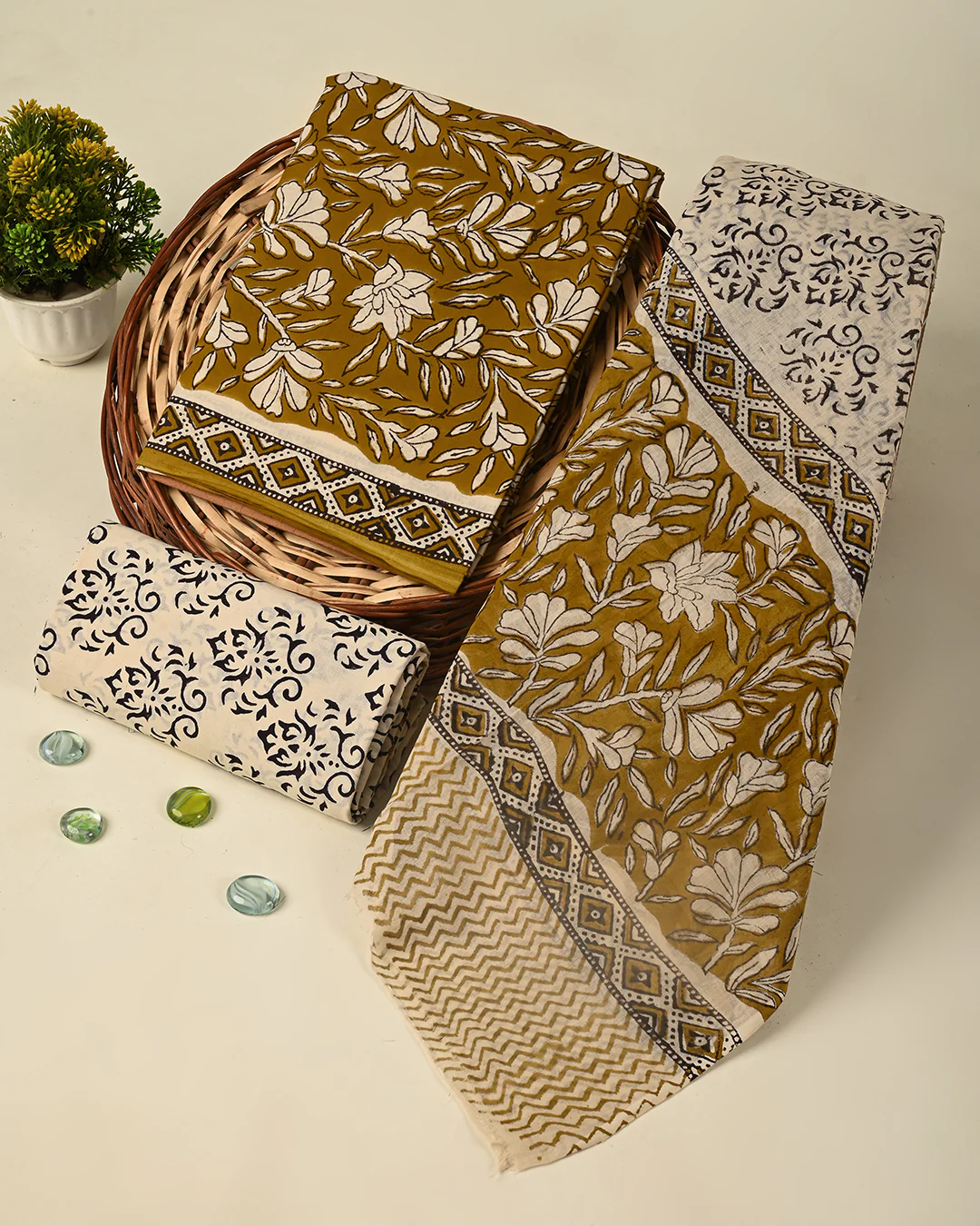 Elegant Sanganeri Printed Cotton Suit With Cotton Dupatta (BSCOTMU112)